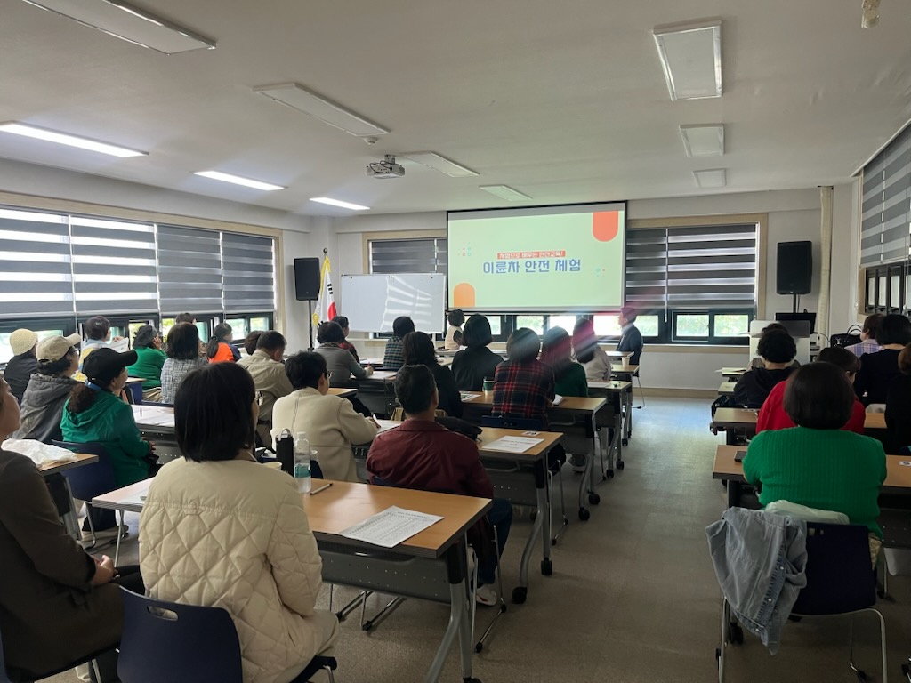 연수구 연수3동 행정복지센터는 지난달 24일 통장의 역량 강화를 위해 통장자율회 소속 통장들을 대상으로 제7회 소양 교육을 실시했다